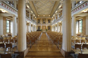 Uni Aula beleuchted merged